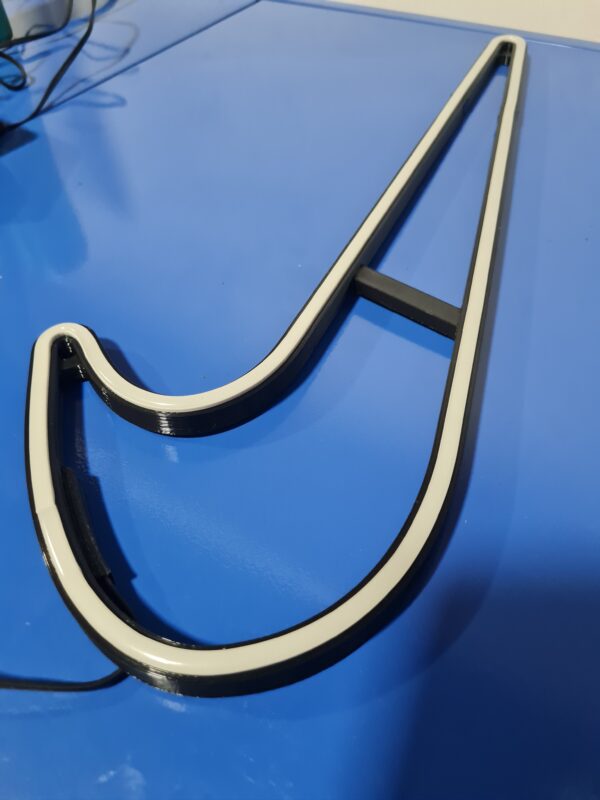 20260109_185116 Logo Nike Neón 42cm